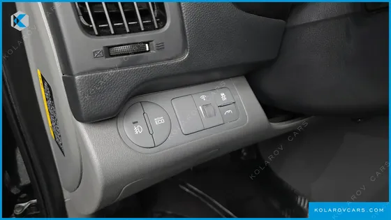 HYUNDAI STAREX 5-SEATER VAN