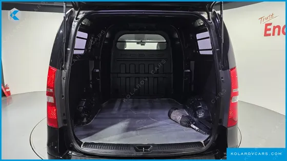 HYUNDAI STAREX 5-SEATER VAN