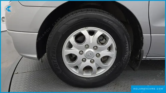 HYUNDAI STAREX 5-SEATER VAN