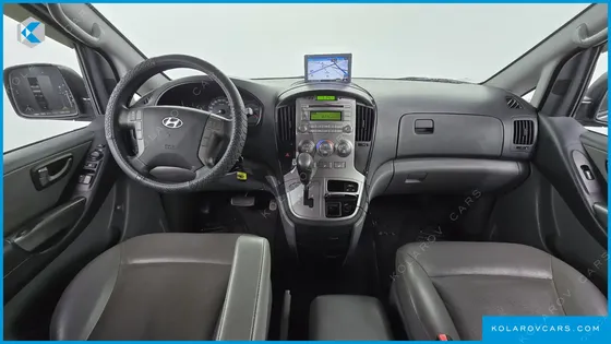 HYUNDAI STAREX 5-SEATER VAN