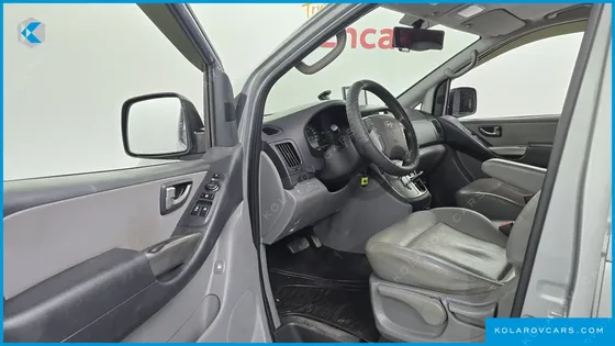 HYUNDAI STAREX 5-SEATER VAN
