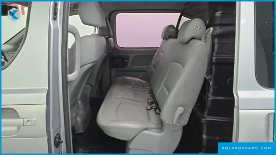 HYUNDAI STAREX 5-SEATER VAN