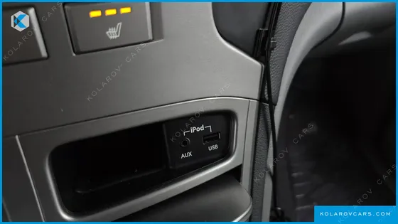HYUNDAI STAREX 5-SEATER VAN