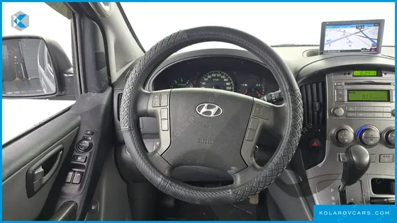 HYUNDAI STAREX 5-SEATER VAN
