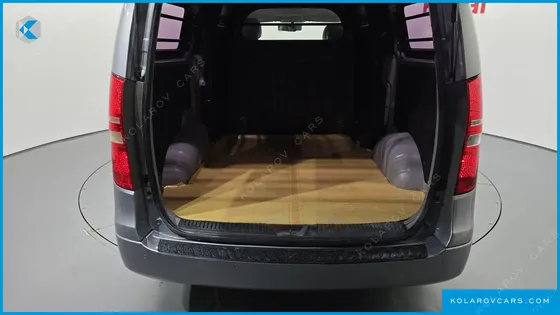 HYUNDAI STAREX 5-SEATER VAN