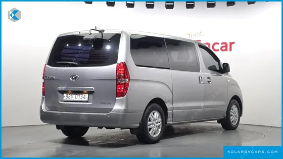 HYUNDAI STAREX 5-SEATER VAN