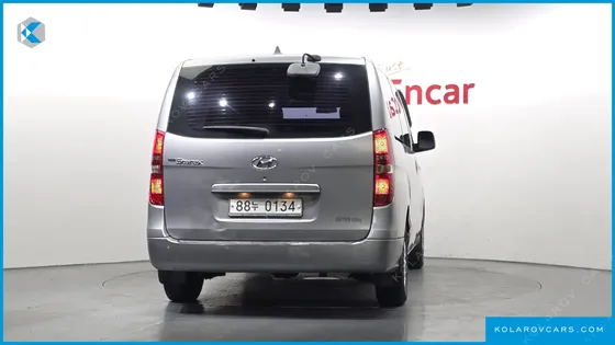 HYUNDAI STAREX 5-SEATER VAN