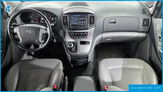 HYUNDAI STAREX 5-SEATER VAN