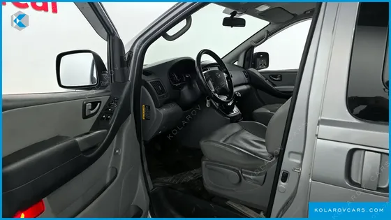 HYUNDAI STAREX 5-SEATER VAN