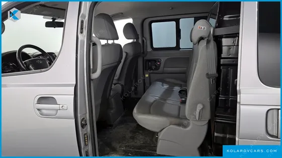 HYUNDAI STAREX 5-SEATER VAN