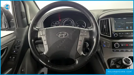 HYUNDAI STAREX 5-SEATER VAN