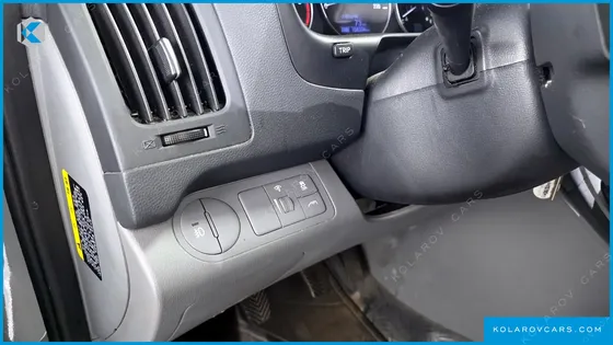 HYUNDAI STAREX 5-SEATER VAN