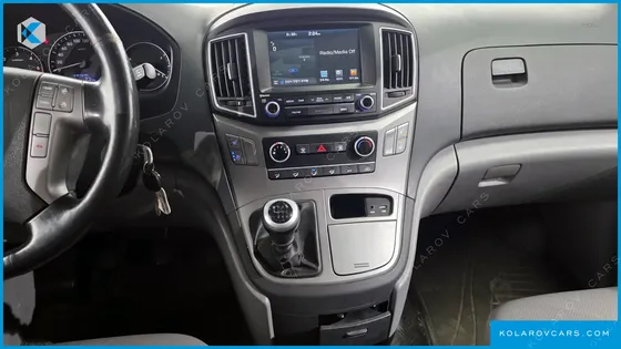 HYUNDAI STAREX 5-SEATER VAN