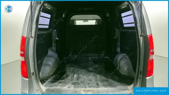 HYUNDAI STAREX 5-SEATER VAN