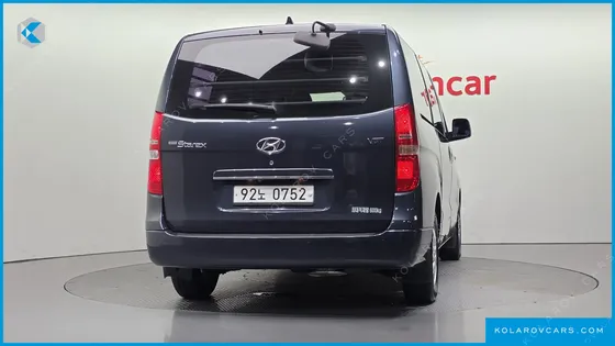 HYUNDAI STAREX 5-SEATER VAN