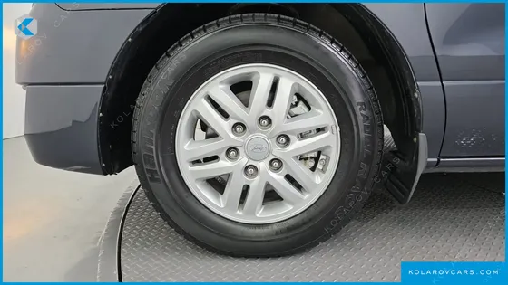 HYUNDAI STAREX 5-SEATER VAN