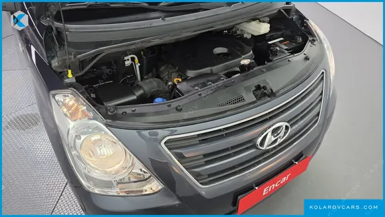 HYUNDAI STAREX 5-SEATER VAN