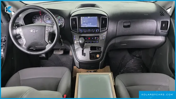HYUNDAI STAREX 5-SEATER VAN