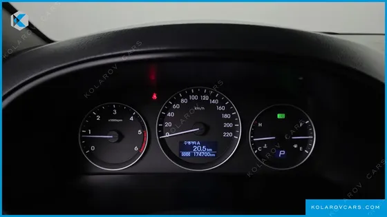 HYUNDAI STAREX 5-SEATER VAN
