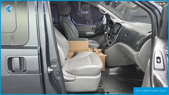 HYUNDAI STAREX 5-SEATER VAN