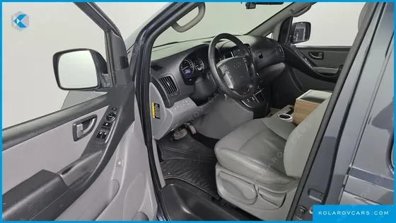 HYUNDAI STAREX 5-SEATER VAN