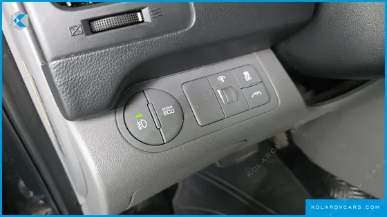 HYUNDAI STAREX 5-SEATER VAN