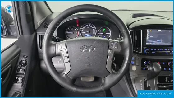 HYUNDAI STAREX 5-SEATER VAN