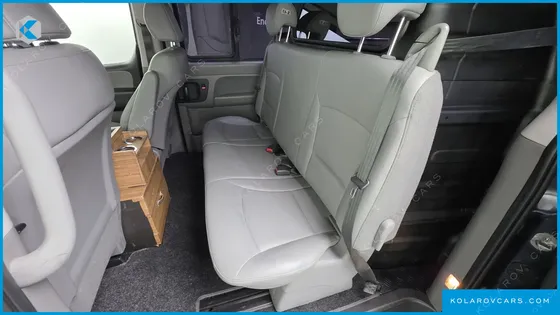 HYUNDAI STAREX 5-SEATER VAN