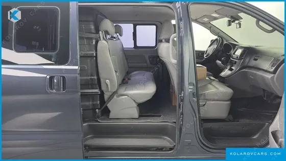 HYUNDAI STAREX 5-SEATER VAN