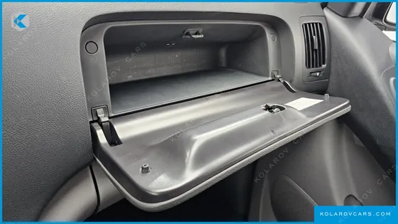 HYUNDAI STAREX 12-SEATER WAGON