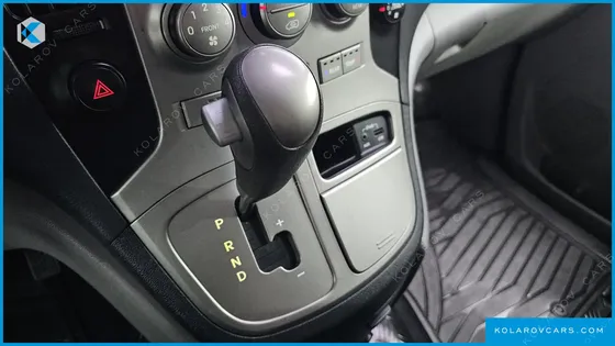 HYUNDAI STAREX 12-SEATER WAGON
