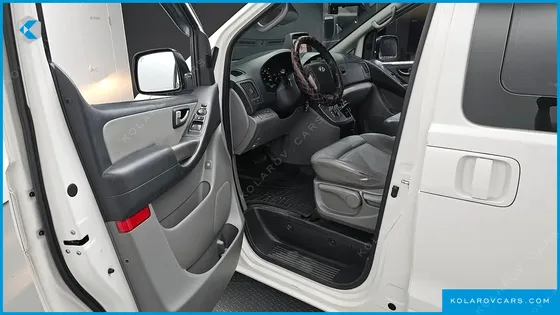 HYUNDAI STAREX 11-SEATER WAGON