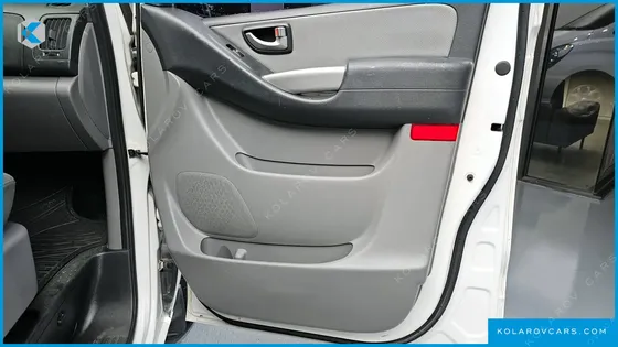 HYUNDAI STAREX 11-SEATER WAGON