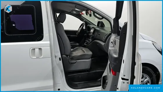 HYUNDAI STAREX 11-SEATER WAGON