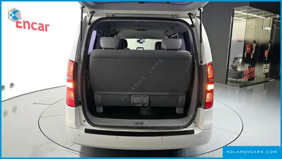HYUNDAI STAREX 11-SEATER WAGON