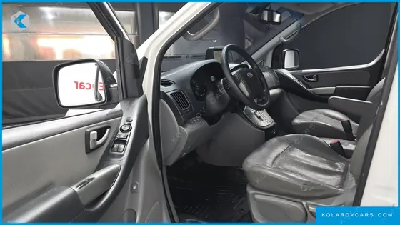 HYUNDAI STAREX 5-SEATER VAN