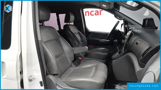 HYUNDAI STAREX 5-SEATER VAN