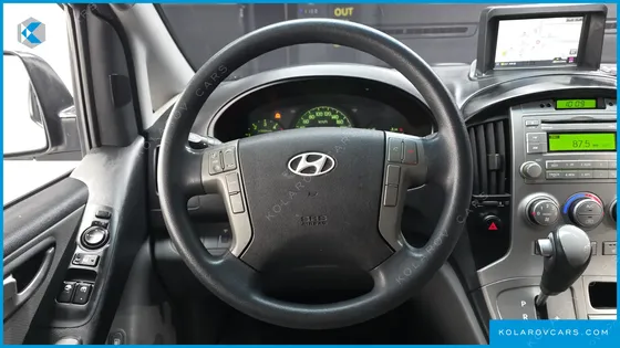 HYUNDAI STAREX 5-SEATER VAN