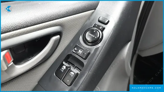 HYUNDAI STAREX 5-SEATER VAN