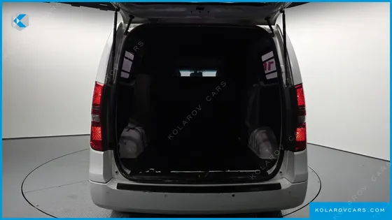 HYUNDAI STAREX 5-SEATER VAN