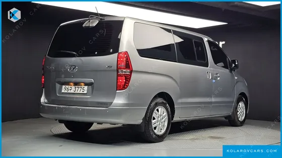 HYUNDAI STAREX 5-SEATER VAN