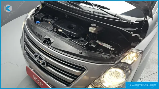 HYUNDAI STAREX 5-SEATER VAN
