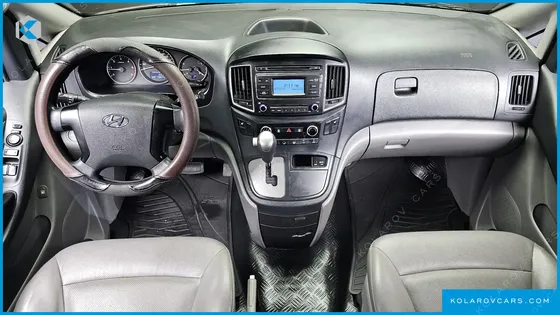 HYUNDAI STAREX 5-SEATER VAN