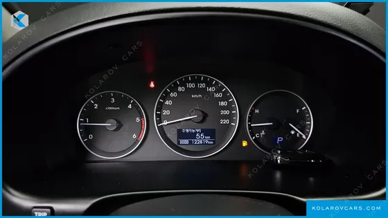 HYUNDAI STAREX 5-SEATER VAN