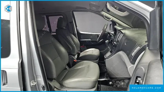 HYUNDAI STAREX 5-SEATER VAN
