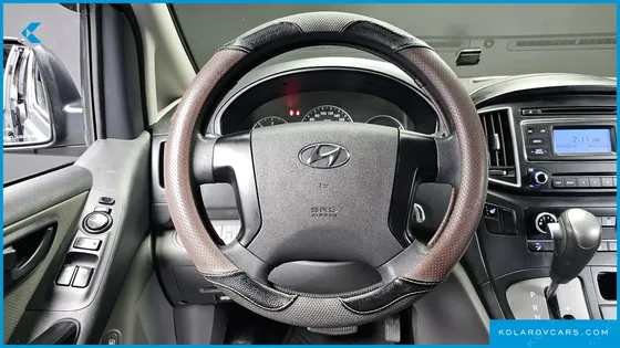 HYUNDAI STAREX 5-SEATER VAN