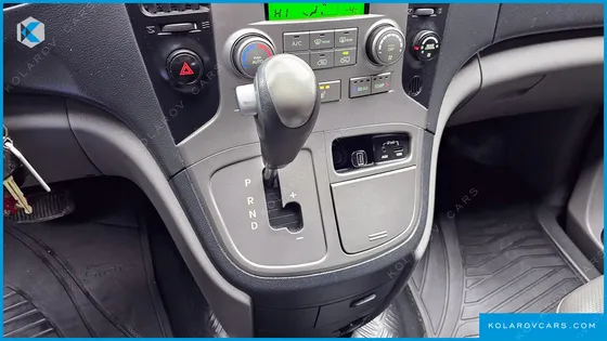 HYUNDAI STAREX 11-SEATER WAGON