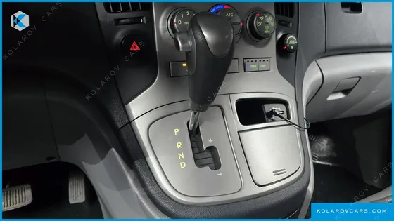 HYUNDAI STAREX 12-SEATER WAGON