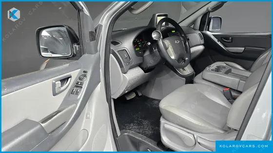 HYUNDAI STAREX 12-SEATER WAGON