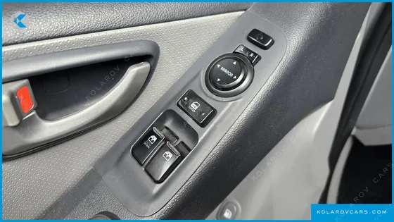 HYUNDAI STAREX 12-SEATER WAGON